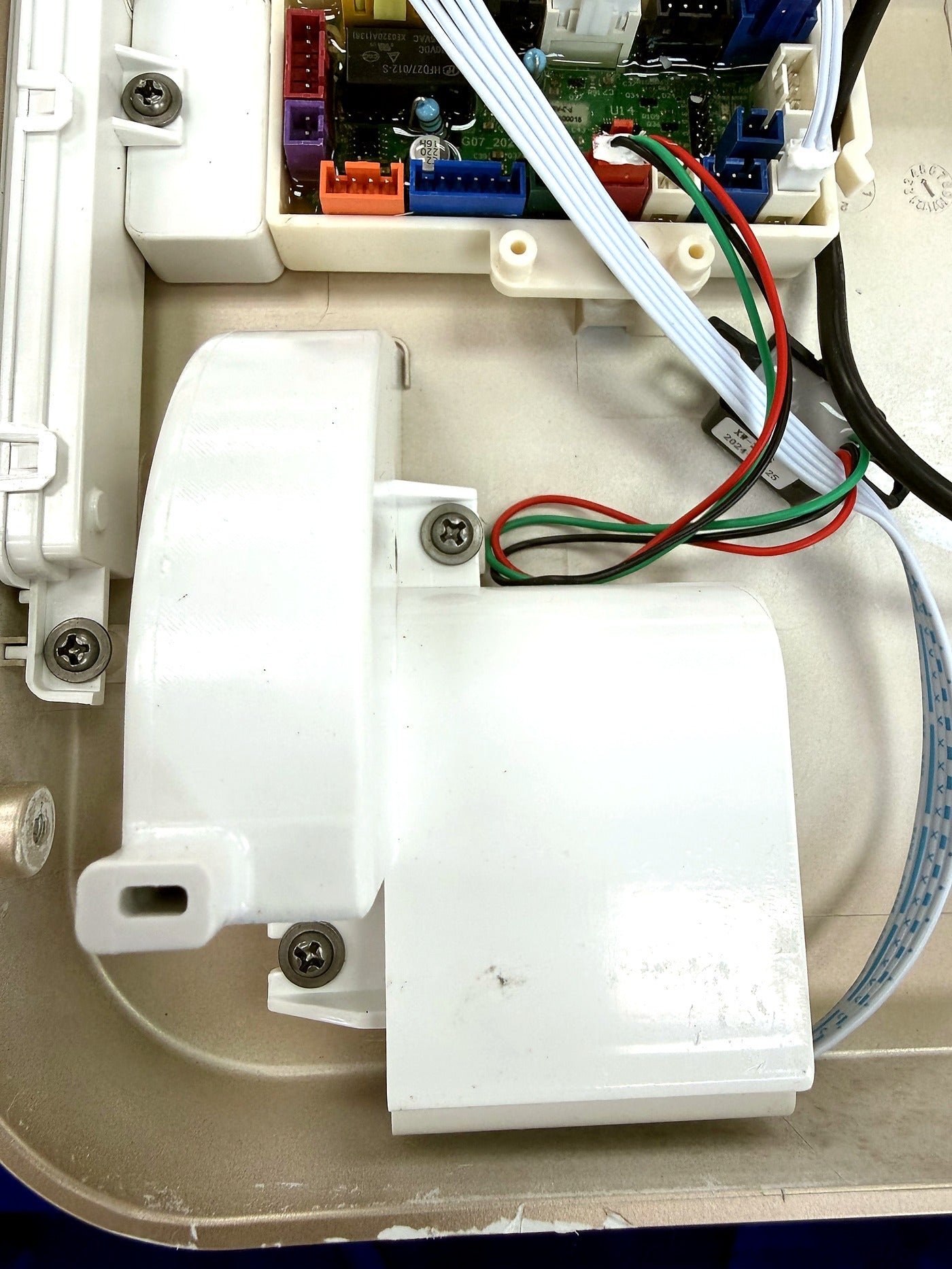 Internal SEEWIN motor housing and control-board connection during component inspection