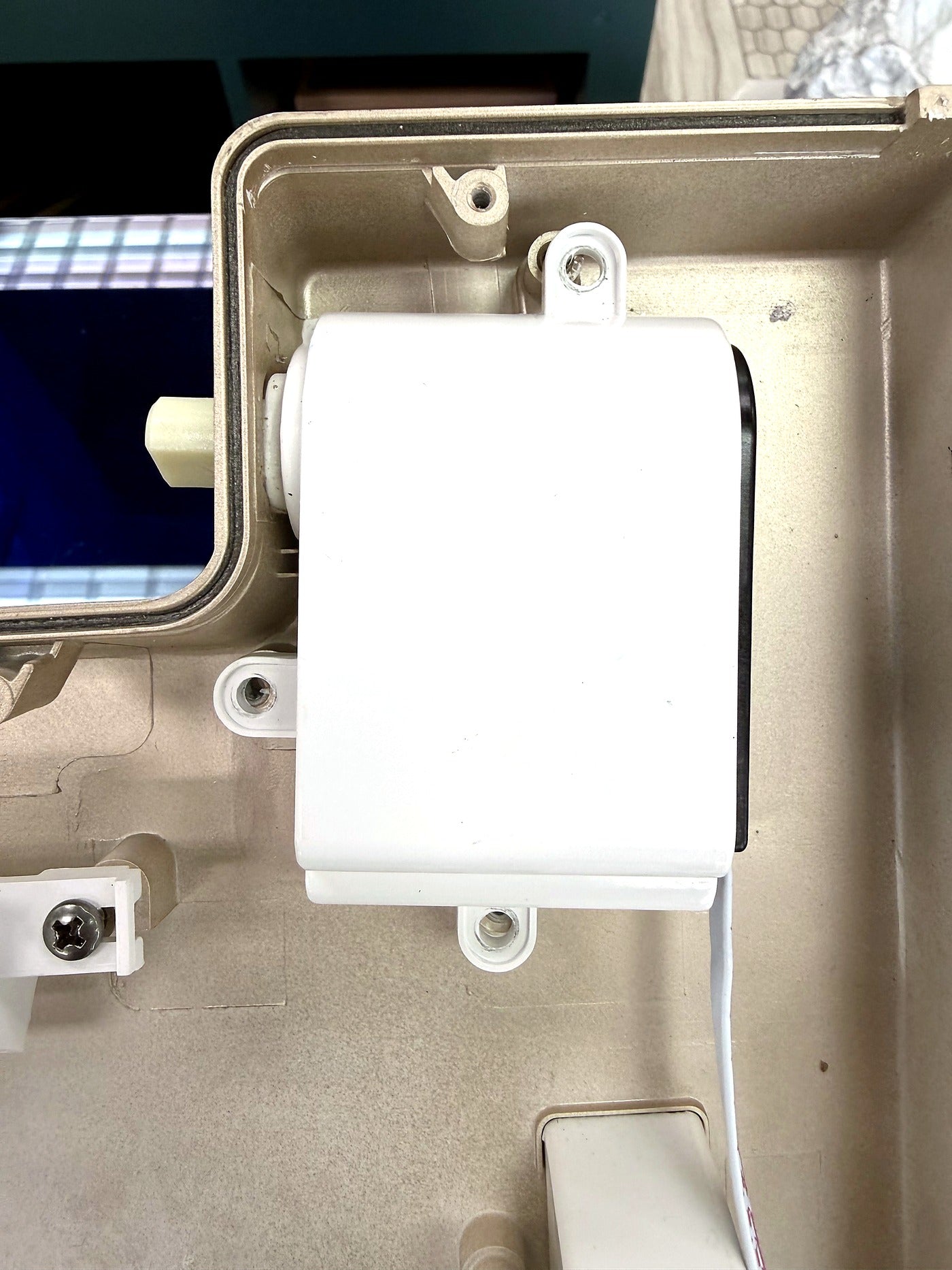 Close view of the enclosed powered lid motor inside a SEEWIN smart toilet